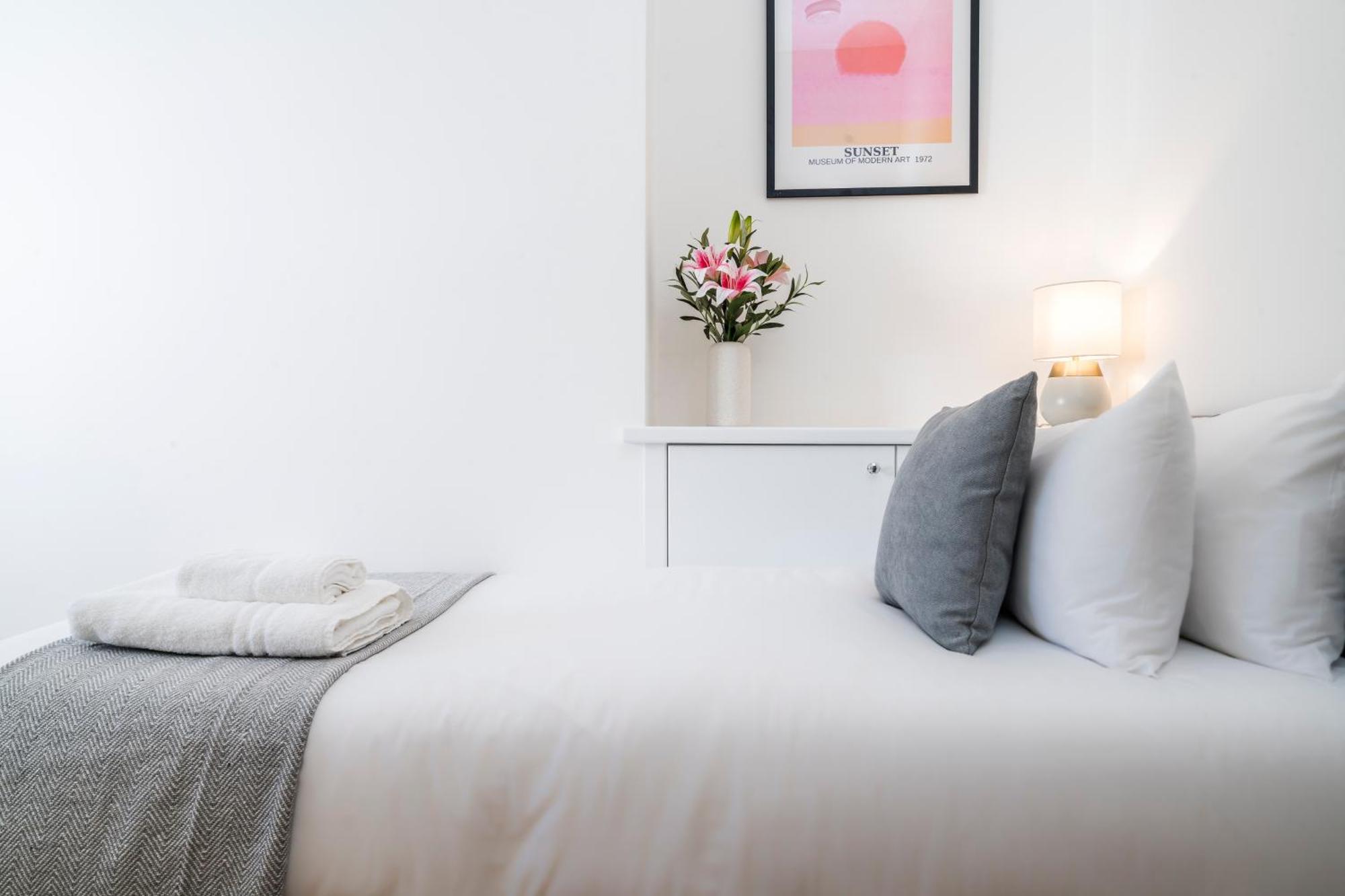Cozy 2 Bedroom Apartment In Sutton Sutton  Exteriör bild